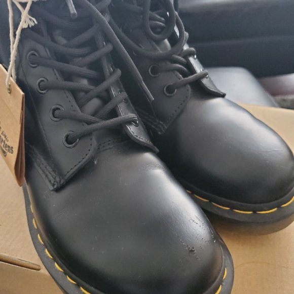 Dr. Martens Size 7 in Excellent Condition - Picture 2 of 5